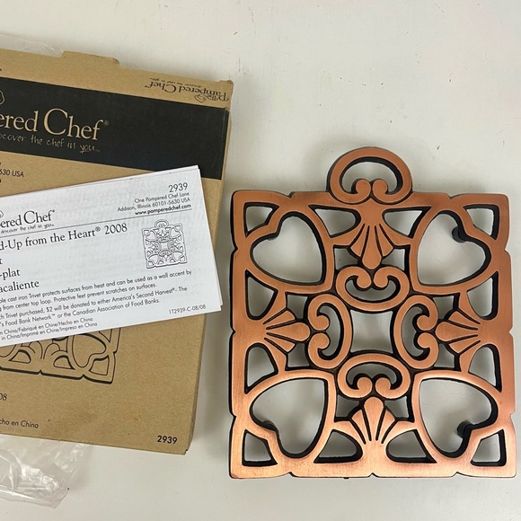 Pampered Chef 2008 Round Up Heart Collectible Cast Iron Copper Tone Coat Trivet - Picture 16 of 16